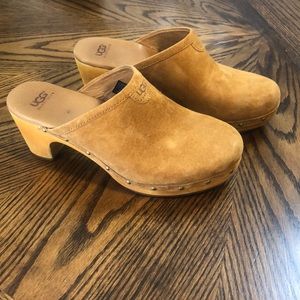 UGG suede tan Abbie clogs size 7 with wooden heel